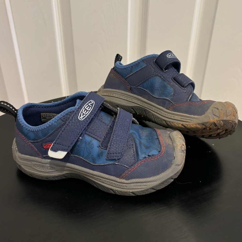 KEEN boys shoes, size 11